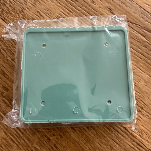 Soap wall holders 20 for $5 - Picture 4 of 6